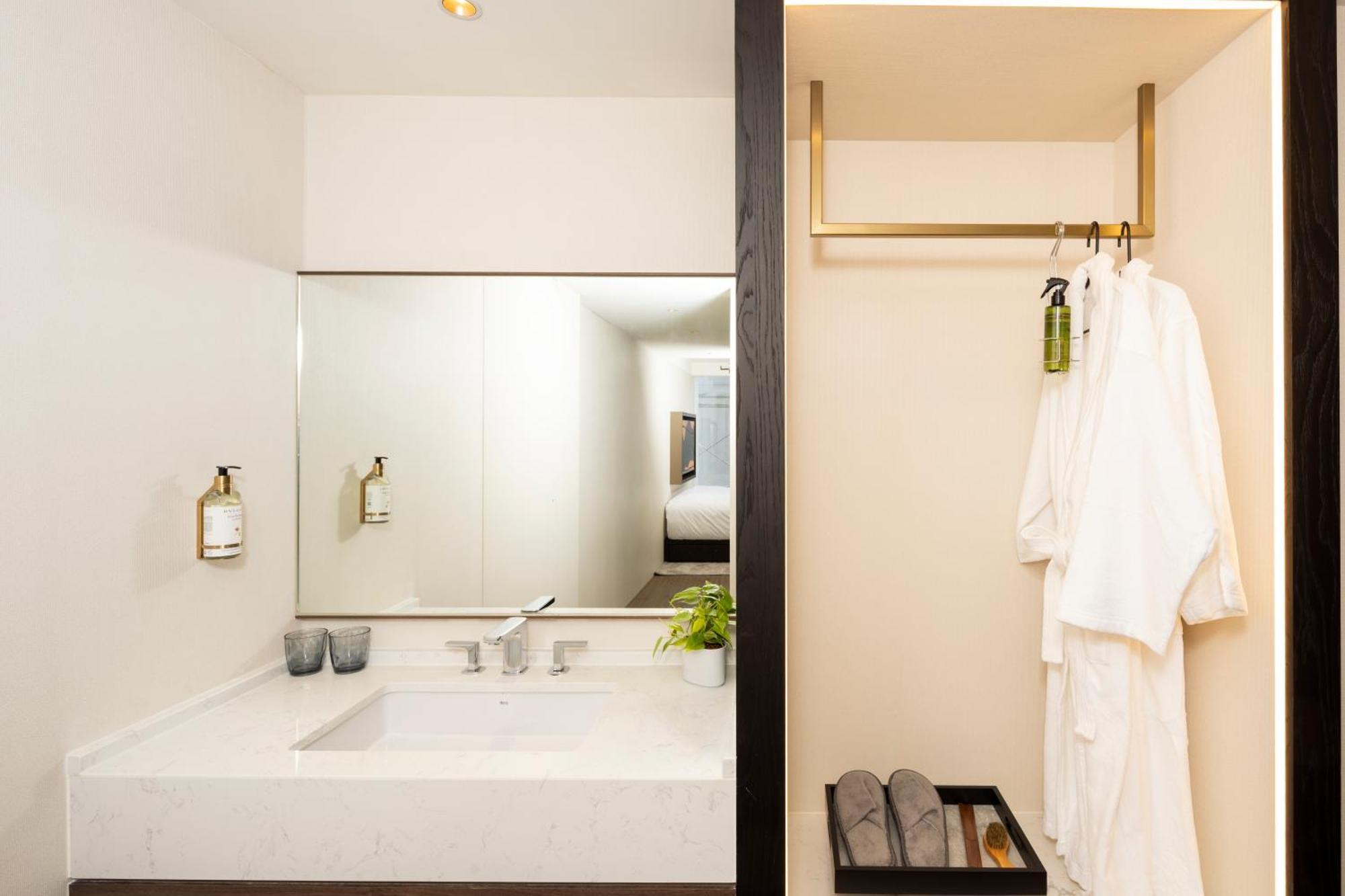 Hotel Voyage Kaohsiung By Cosmos Oasis Esterno foto