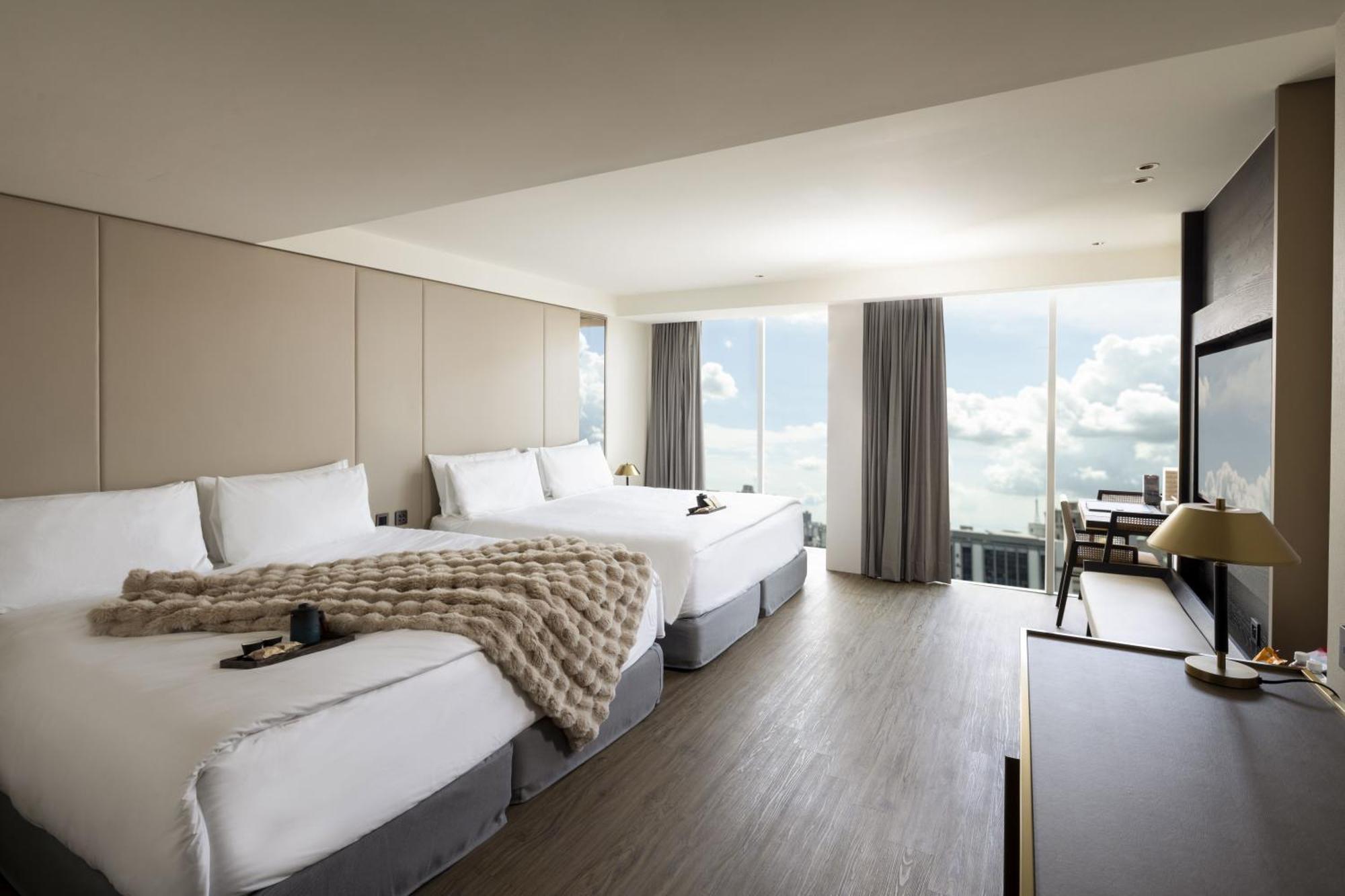 Hotel Voyage Kaohsiung By Cosmos Oasis Esterno foto