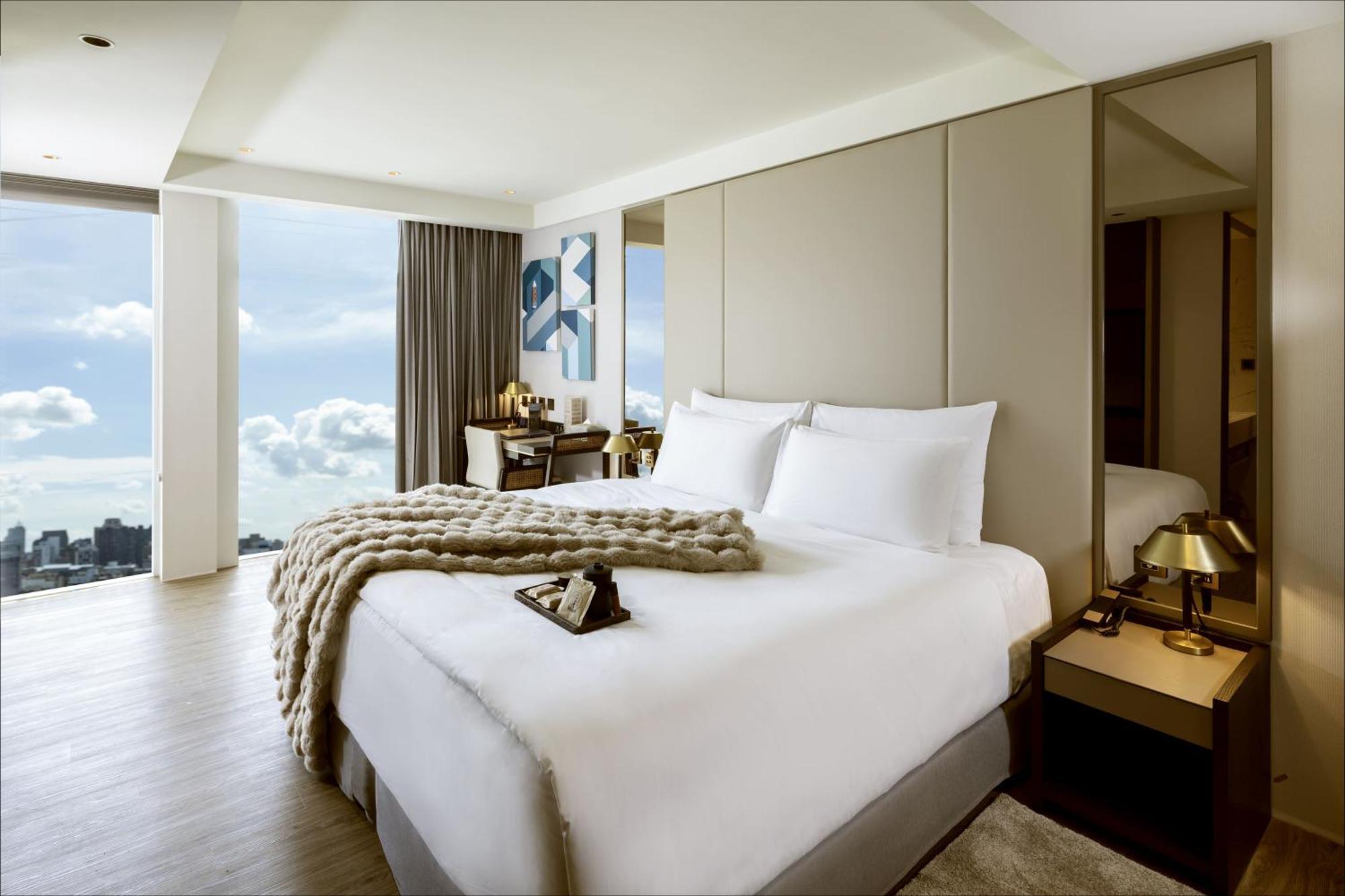 Hotel Voyage Kaohsiung By Cosmos Oasis Esterno foto