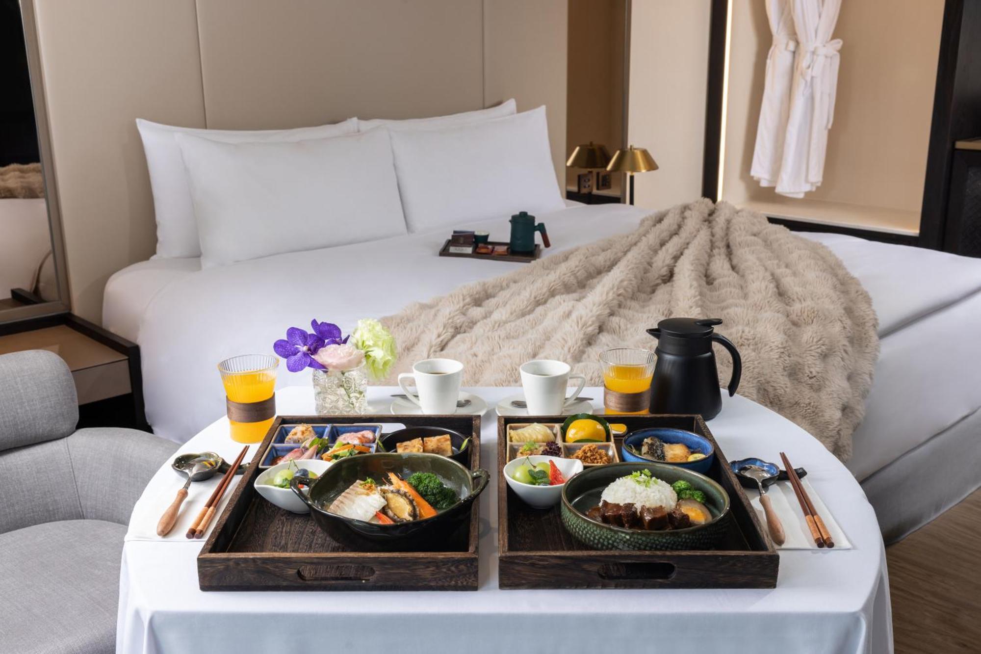 Hotel Voyage Kaohsiung By Cosmos Oasis Esterno foto